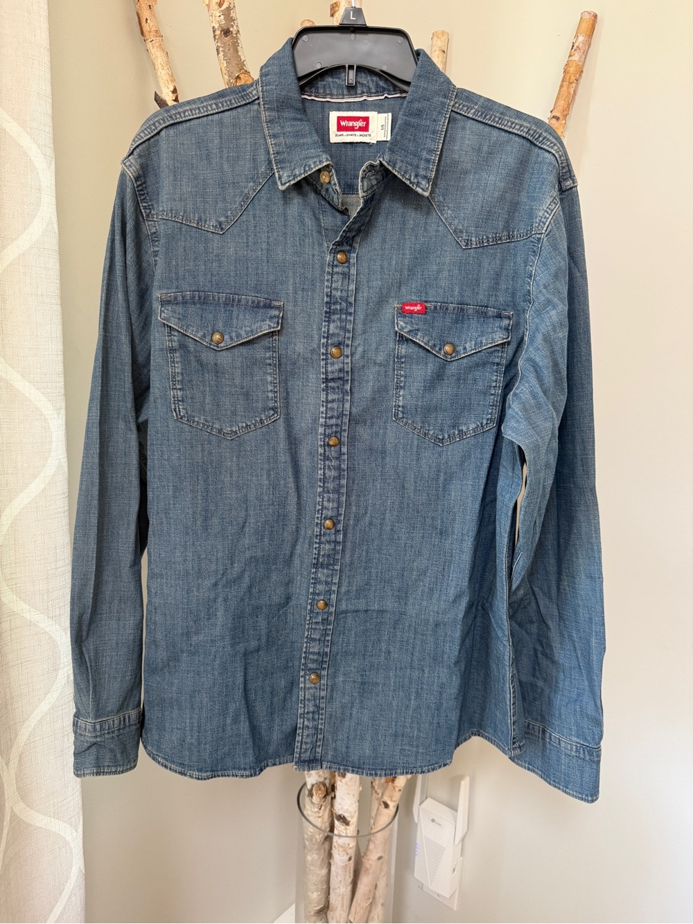 Wrangler Men's Light Blue Denim Button-Up Western Shirt